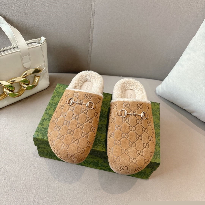 G*u*i slippers